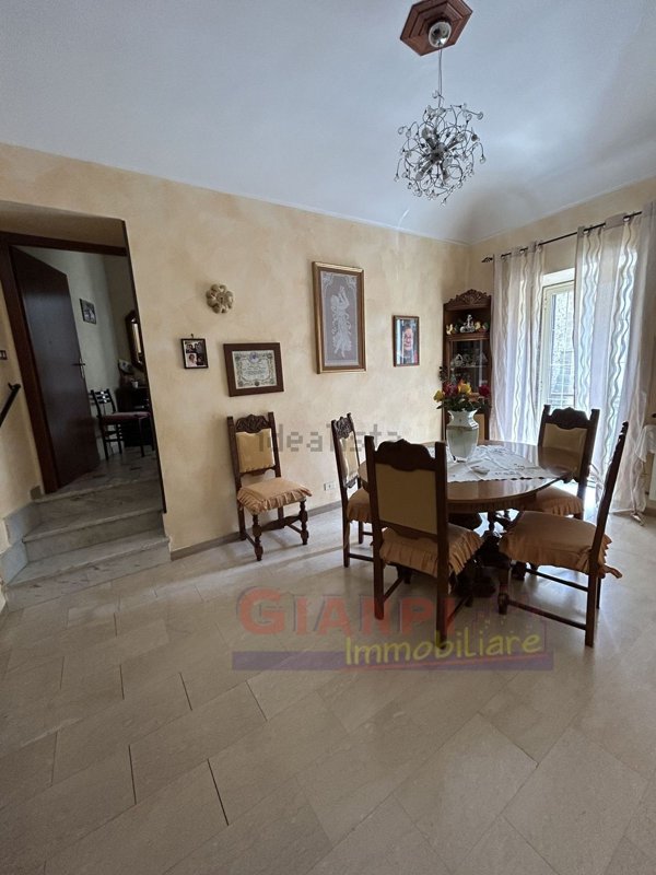 appartamento in vendita a Piazza Armerina in zona Azzolina
