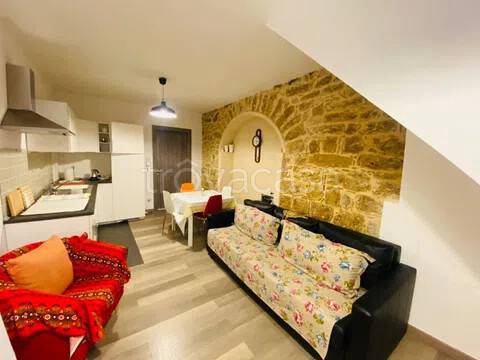 casa indipendente in vendita a Piazza Armerina in zona Azzolina
