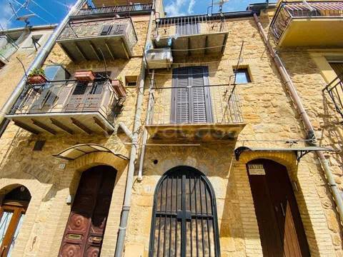 casa indipendente in vendita a Piazza Armerina in zona Azzolina