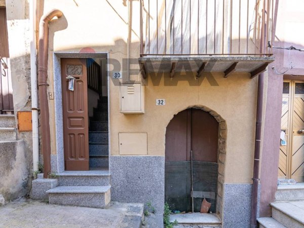 casa indipendente in vendita a Piazza Armerina in zona Azzolina