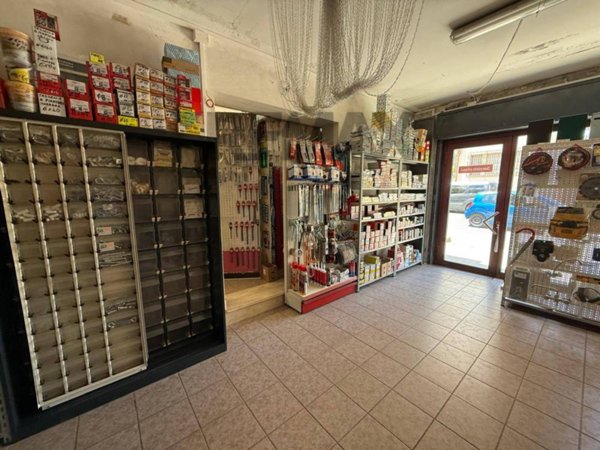 locale commerciale in vendita a Piazza Armerina in zona Santa Croce