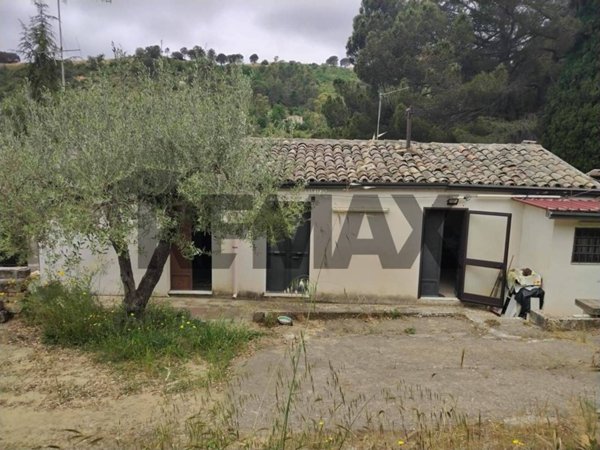 casa indipendente in vendita a Piazza Armerina in zona Grottacalda