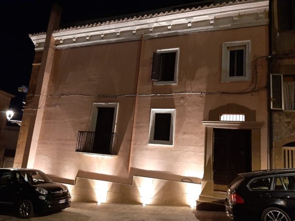 casa indipendente in vendita a Piazza Armerina in zona Azzolina