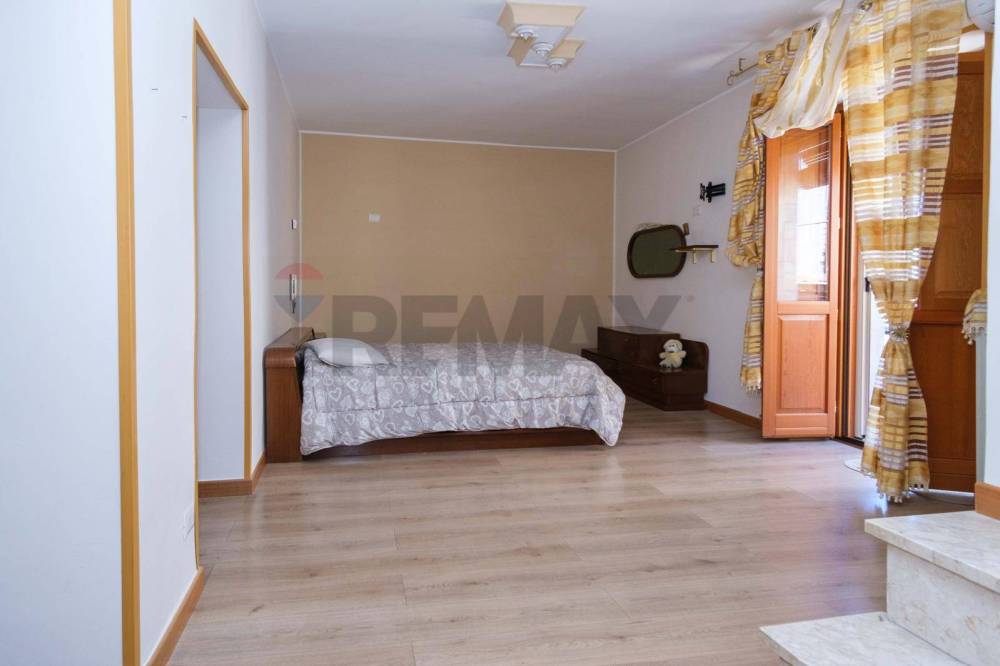 casa indipendente in vendita a Piazza Armerina in zona Azzolina