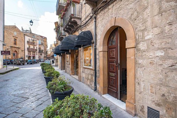 appartamento in vendita a Piazza Armerina in zona Azzolina