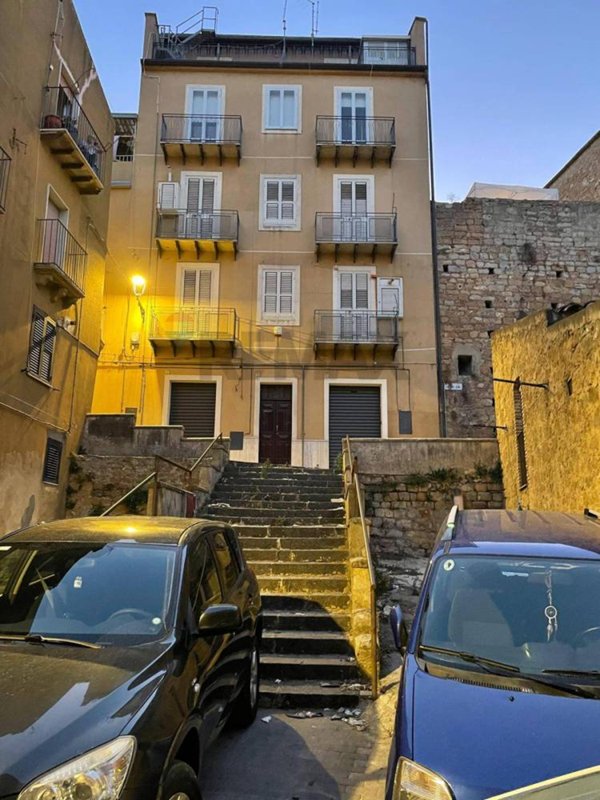 appartamento in vendita a Piazza Armerina in zona Azzolina