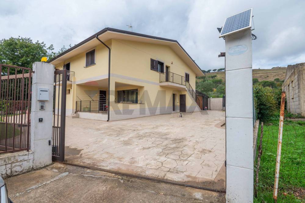 casa indipendente in vendita a Piazza Armerina in zona Santa Croce