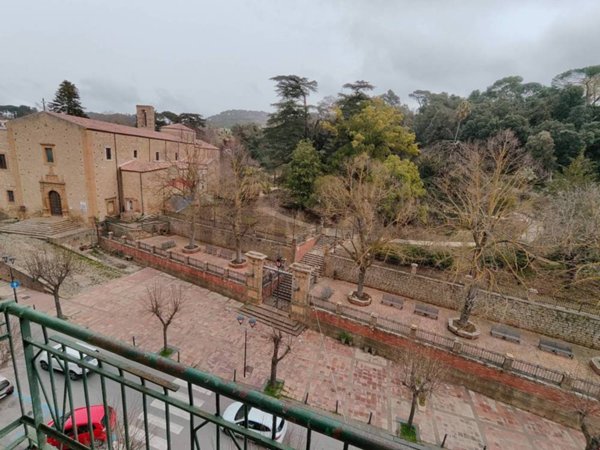 appartamento in vendita a Piazza Armerina in zona Azzolina