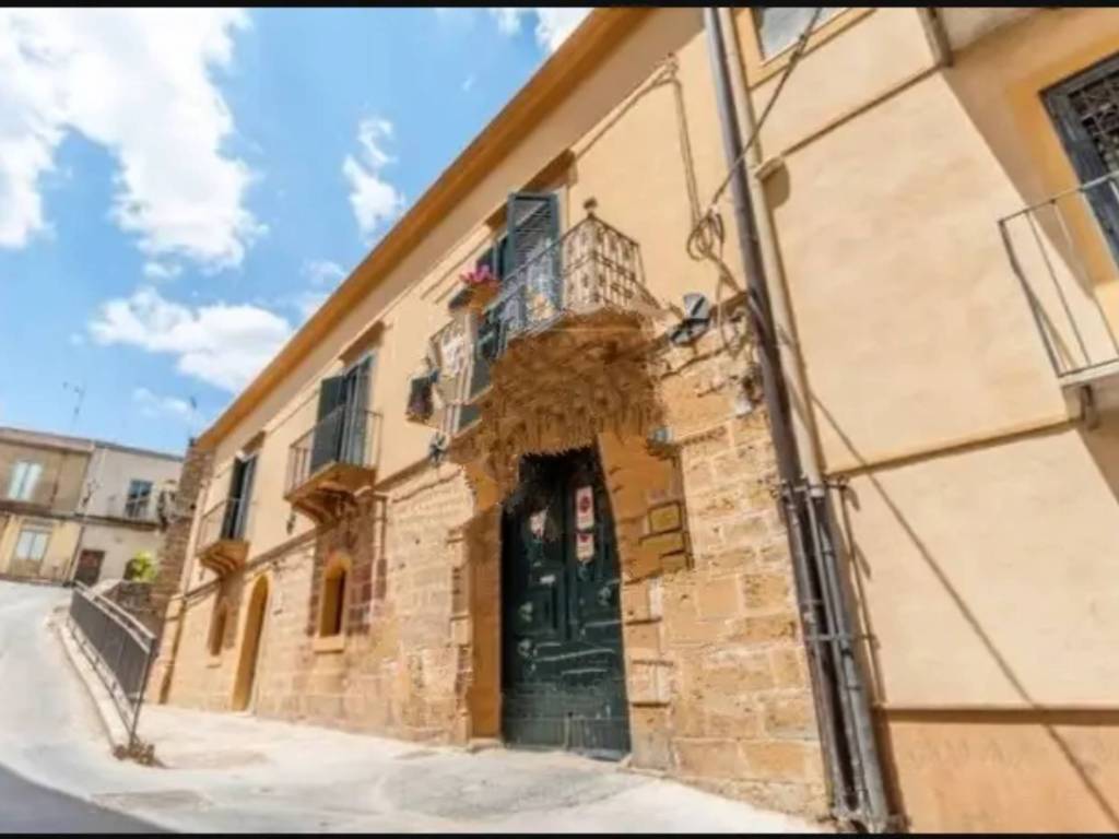 intera palazzina in vendita a Piazza Armerina in zona Azzolina