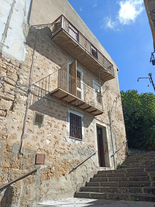 casa indipendente in vendita a Piazza Armerina in zona Azzolina