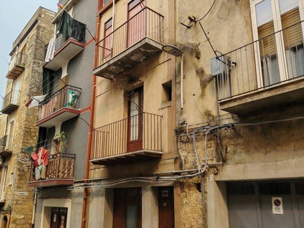 casa indipendente in vendita a Piazza Armerina in zona Azzolina