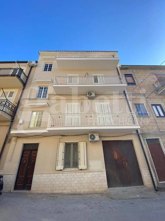 appartamento in vendita a Pietraperzia