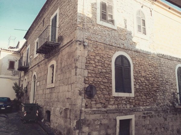 intera palazzina in vendita a Pietraperzia