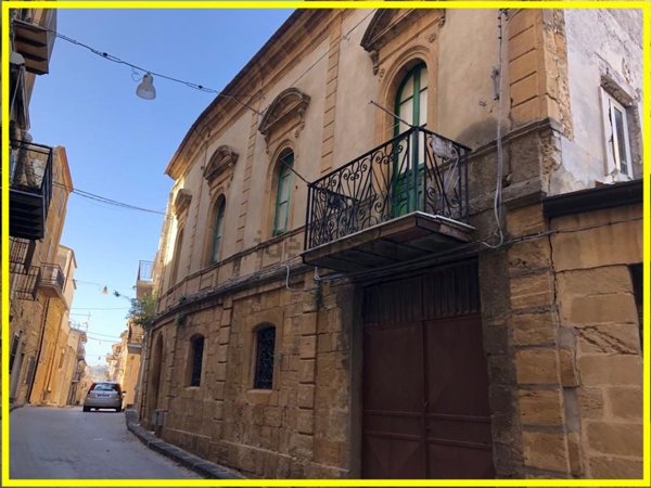 pentavano in vendita a Pietraperzia