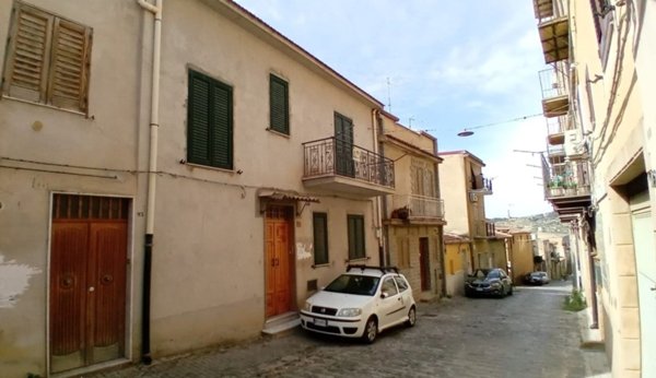 casa indipendente in vendita a Pietraperzia