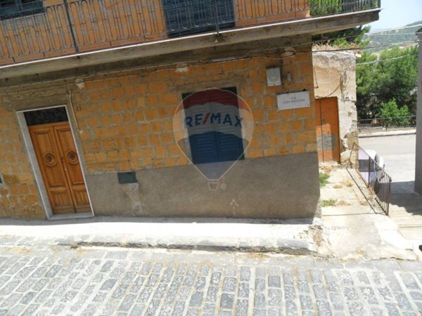 casa indipendente in vendita a Pietraperzia