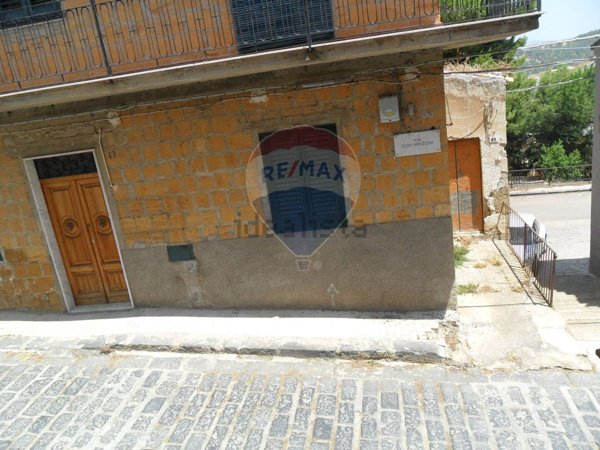 casa indipendente in vendita a Pietraperzia