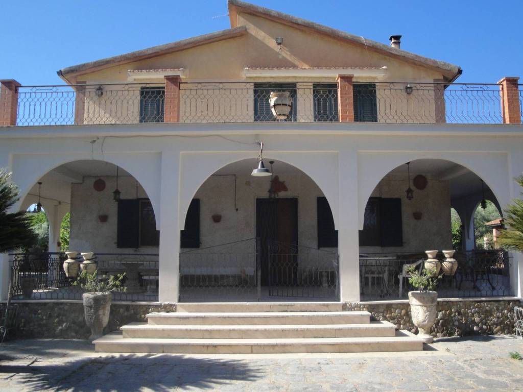casa indipendente in vendita a Pietraperzia