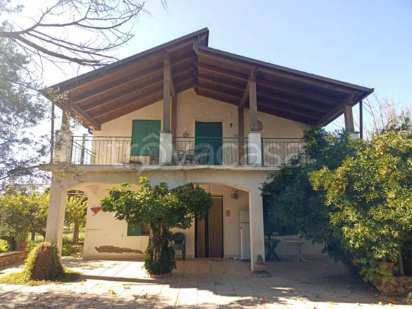 casa indipendente in vendita a Pietraperzia