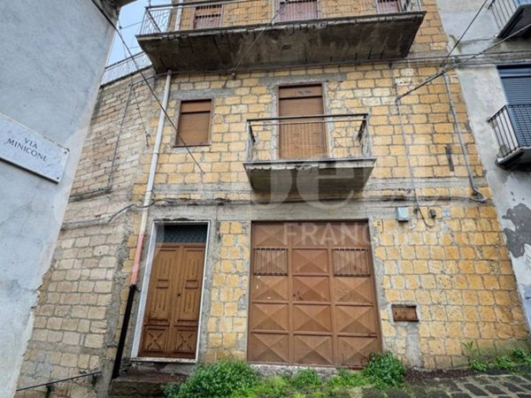 casa indipendente in vendita a Pietraperzia