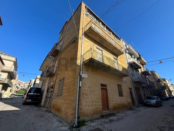 casa indipendente in vendita a Pietraperzia