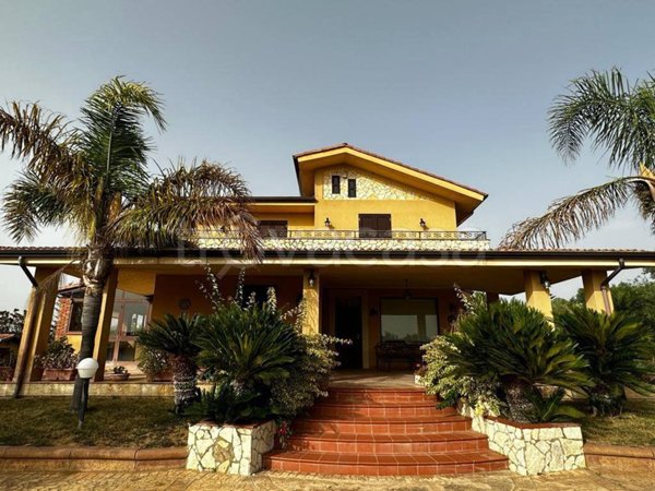 casa indipendente in vendita a Pietraperzia