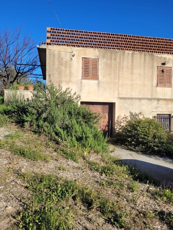 casa indipendente in vendita a Pietraperzia