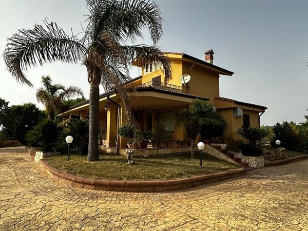 casa indipendente in vendita a Pietraperzia