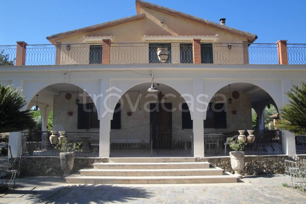 casa indipendente in vendita a Pietraperzia