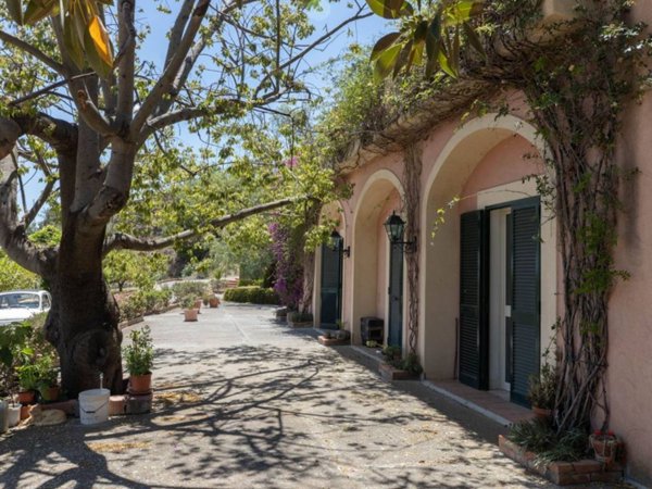 casa indipendente in vendita a Regalbuto