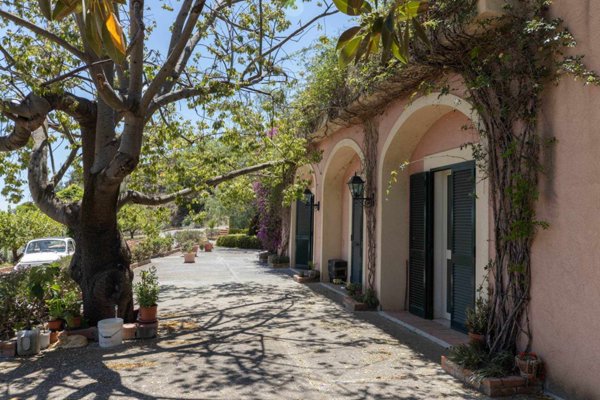 casa indipendente in vendita a Regalbuto