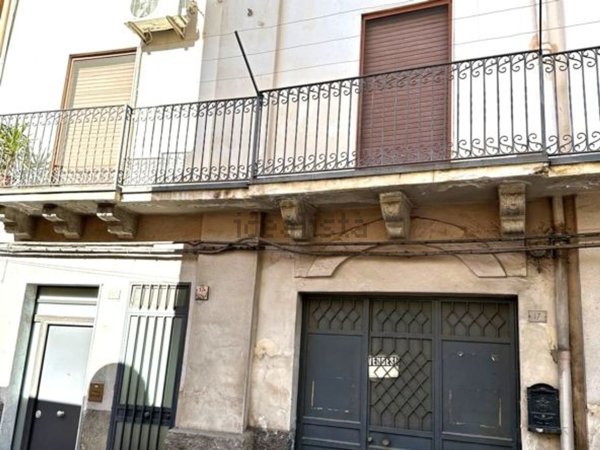 casa indipendente in vendita a Regalbuto