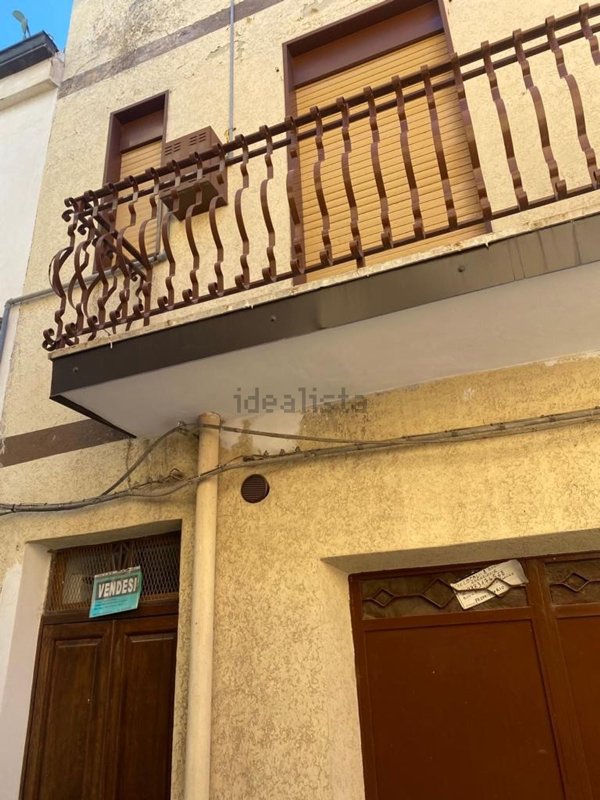 casa indipendente in vendita a Regalbuto