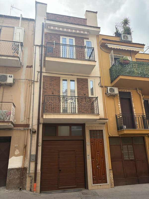 casa indipendente in vendita a Regalbuto