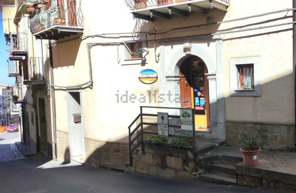 locale commerciale in vendita a Troina