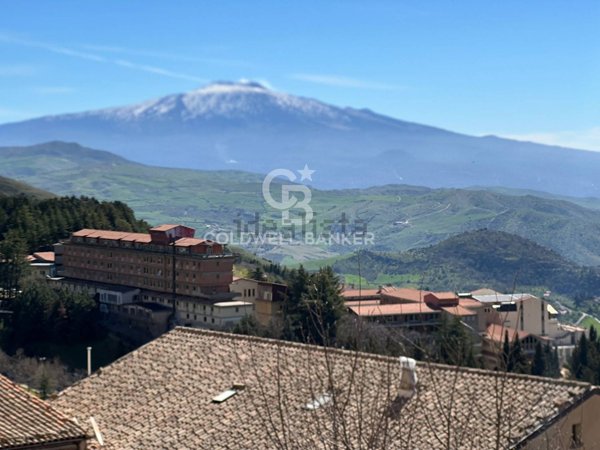 casa indipendente in vendita a Troina
