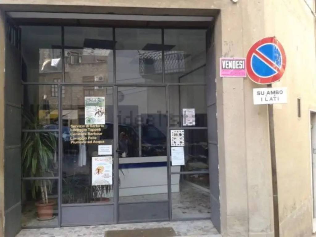negozio in vendita a Valguarnera Caropepe