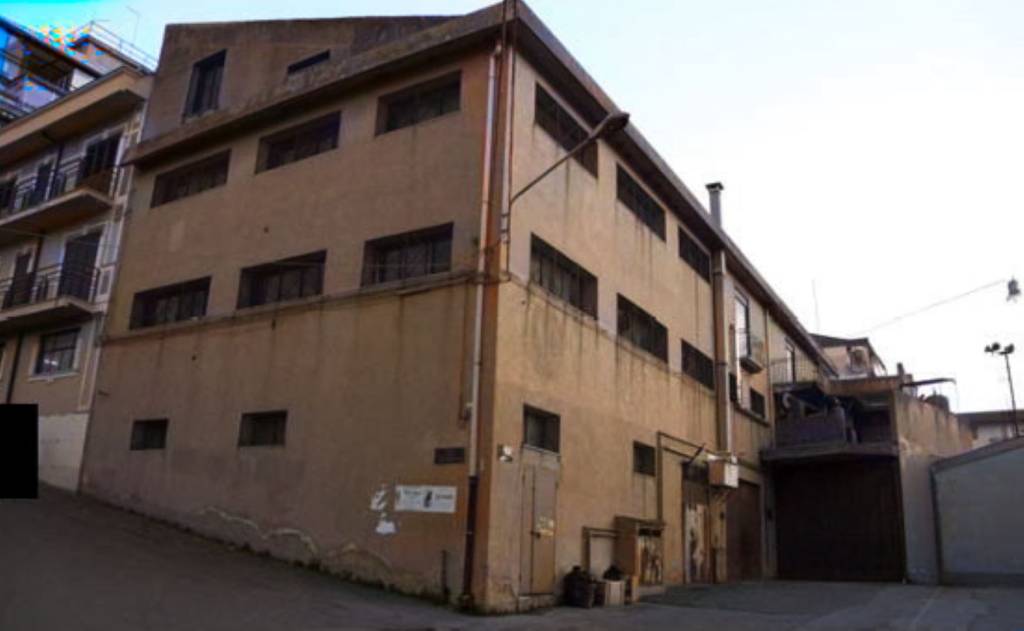 locale commerciale in vendita a Valguarnera Caropepe