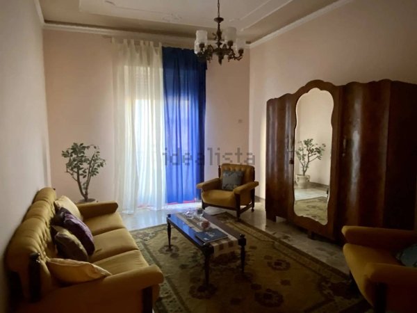 appartamento in vendita a Valguarnera Caropepe