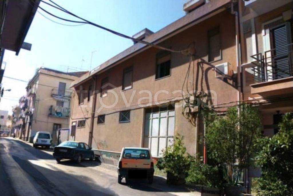 locale commerciale in vendita a Valguarnera Caropepe
