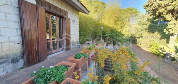 casa indipendente in vendita a Valguarnera Caropepe