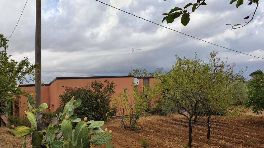 casa indipendente in vendita a Valguarnera Caropepe