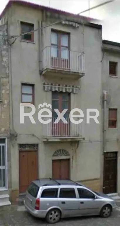 casa indipendente in vendita a Valguarnera Caropepe