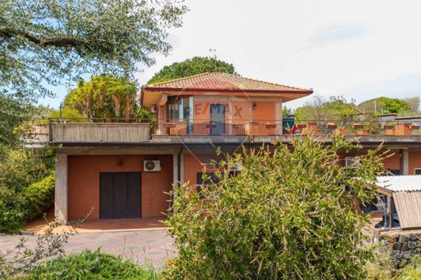 casa indipendente in vendita ad Aci Bonaccorsi