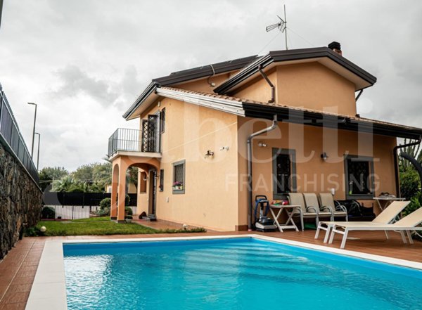 casa indipendente in vendita ad Aci Bonaccorsi