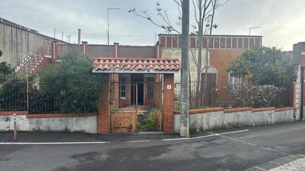 casa indipendente in vendita ad Aci Bonaccorsi