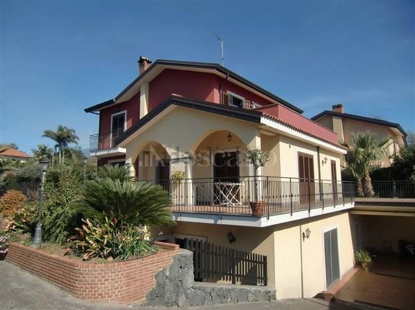 casa indipendente in vendita ad Aci Bonaccorsi
