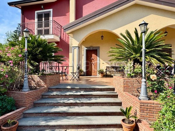 casa indipendente in vendita ad Aci Bonaccorsi