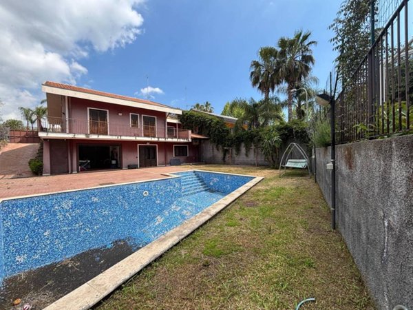 casa indipendente in vendita ad Aci Bonaccorsi