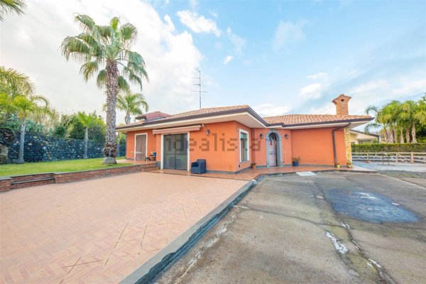 casa indipendente in vendita ad Aci Bonaccorsi